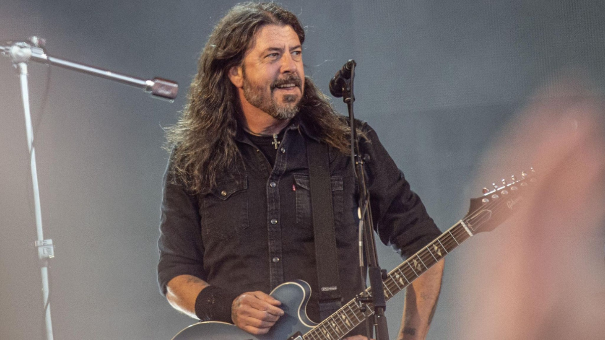 Dave Grohl Admits to Fathering a Child Outside of Marriage in Emotional Statement